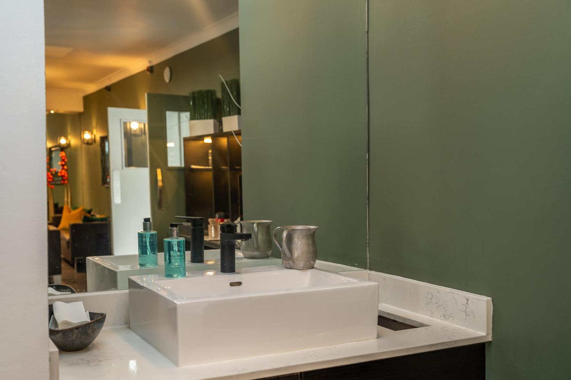 Croft Court Hotel London Bagian luar foto